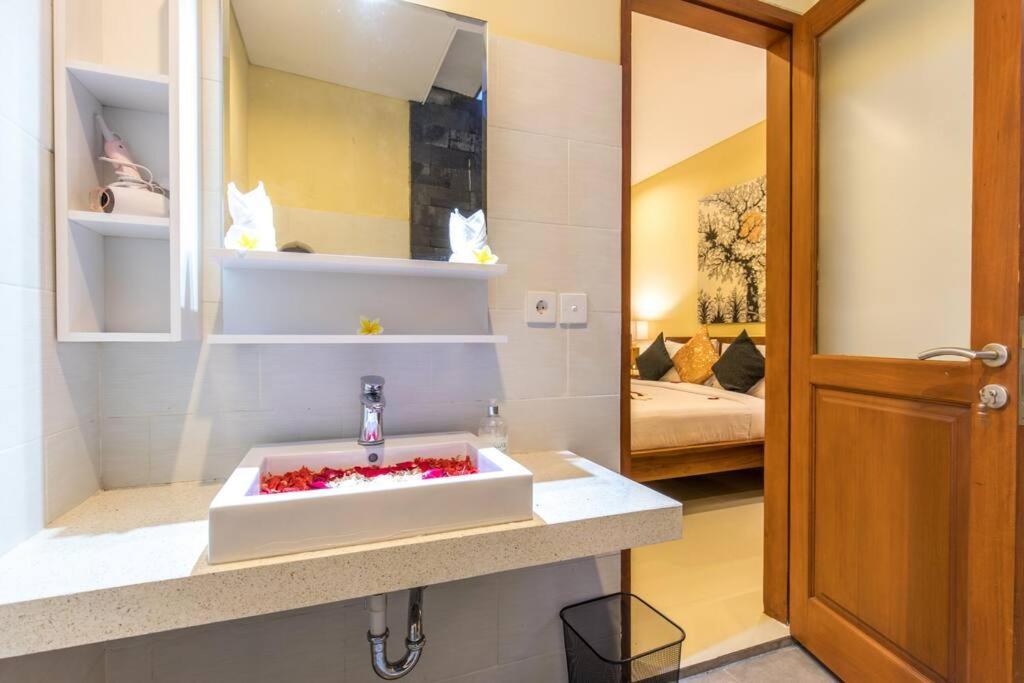Villa Hitam Putih Legian Bali Seminyak  Exterior photo