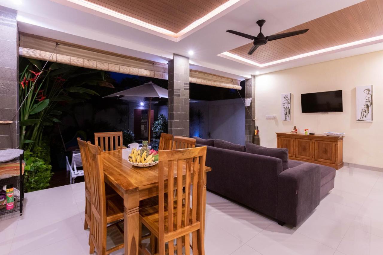 Villa Hitam Putih Legian Bali Seminyak  Exterior photo